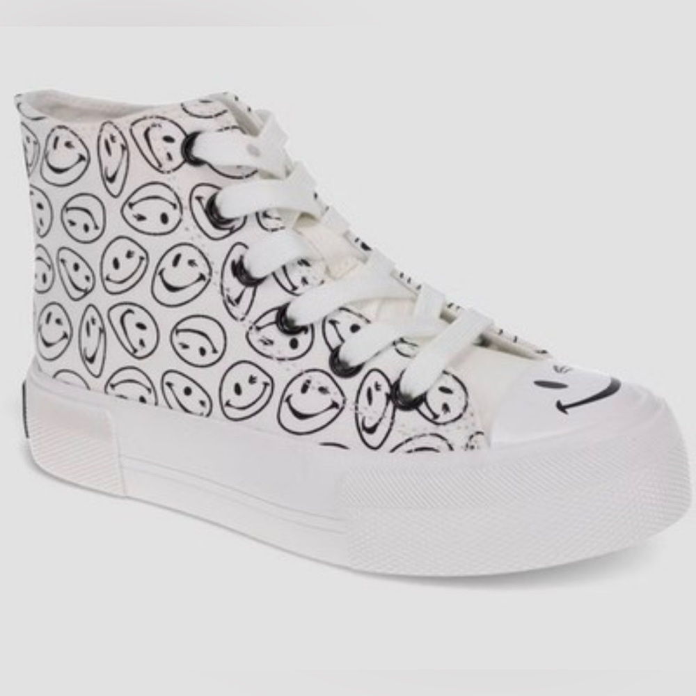Joe Boxer Big Girls White & Black Smiley Sneakers
Size 5 
Retail $30
New in Box